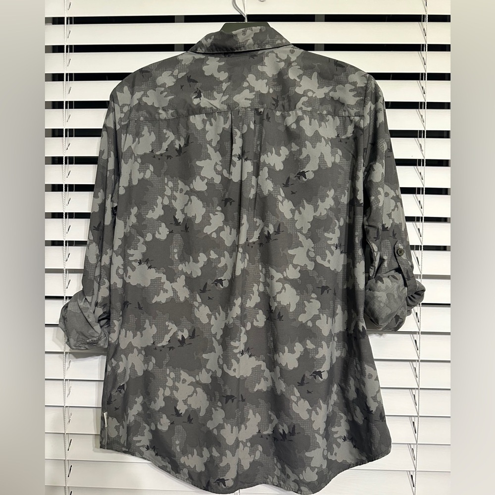 Eddie Bauer  Lightweight Camouflage button down shirt Size Large